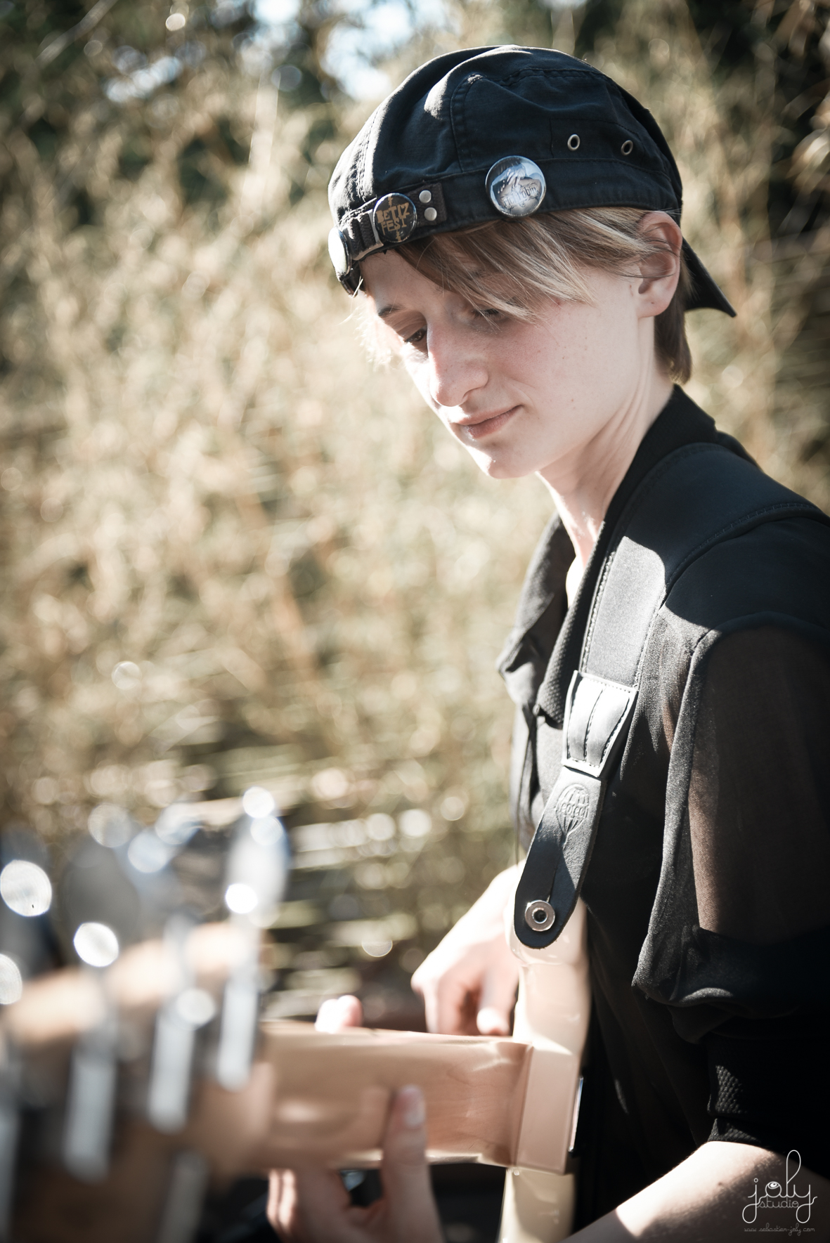 bassiste play music