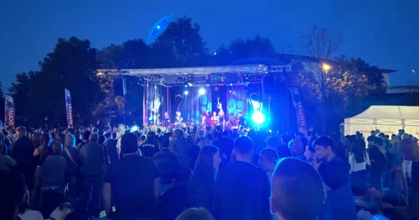 Cover7 en concert, animation musicale live sur scène