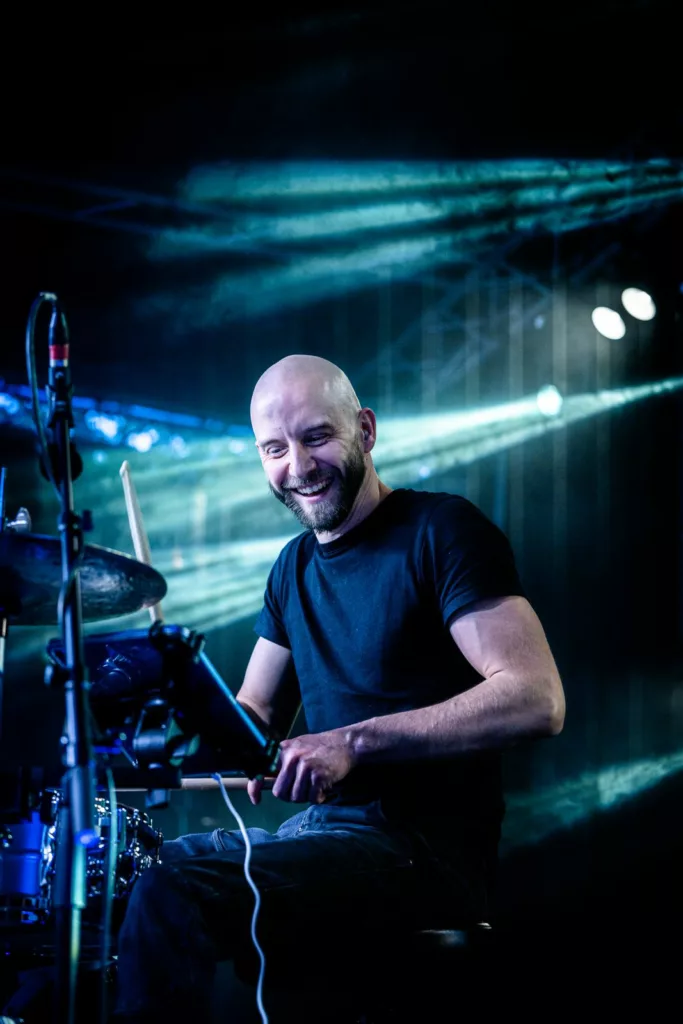 Batteur de Cover7 sur scène le 14 juillet 2025 à Marles-les-Mines