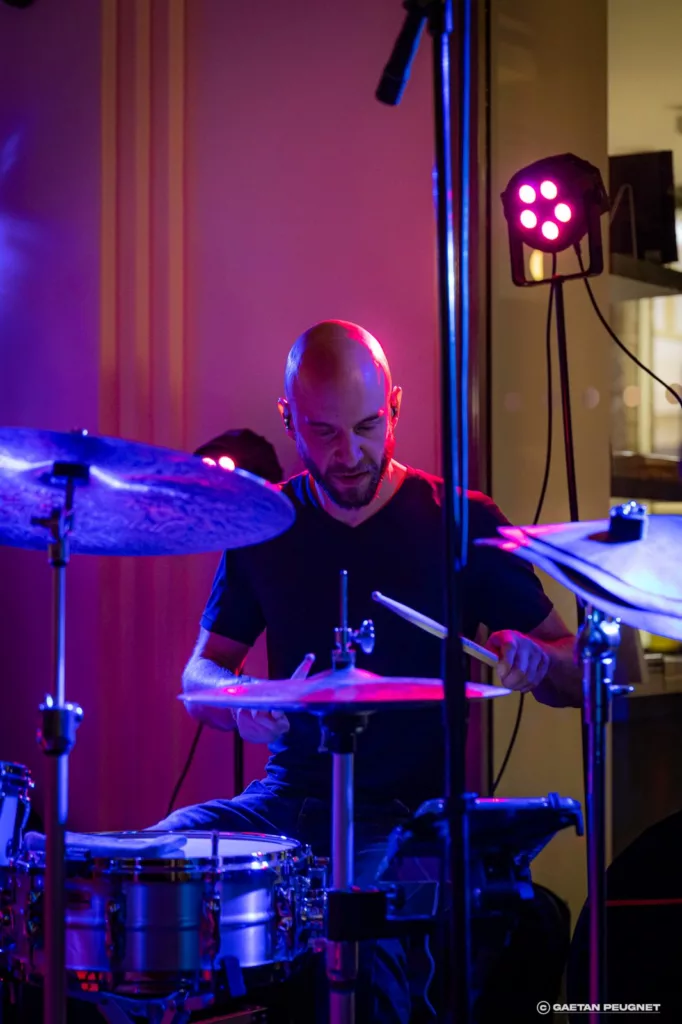 Batteur de Cover7 pendant la soirée d'entreprise au musée La Piscine de Roubaix