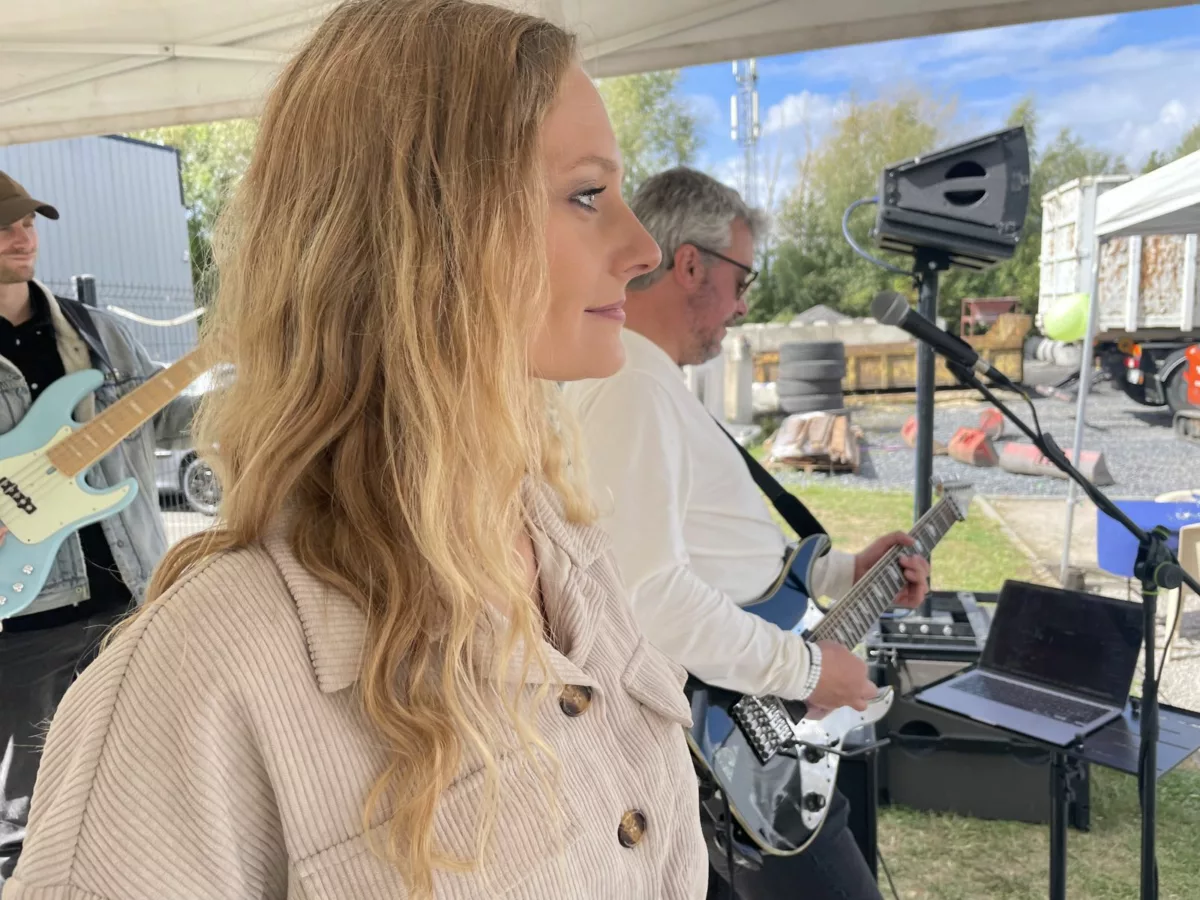 Chanteuse de Cover7 au dîner d'entreprise Reflexeau près de Valenciennes