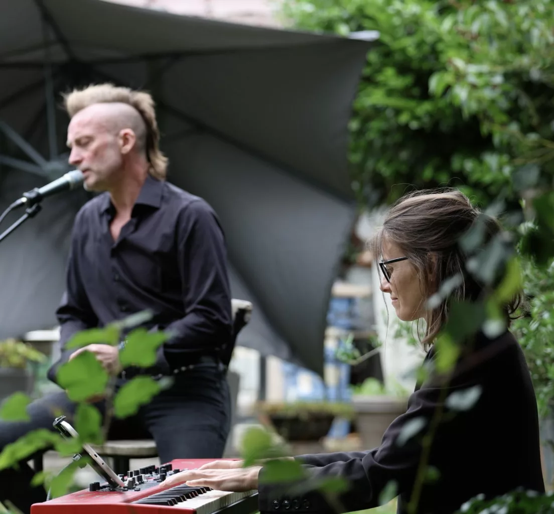 Chanteur et claviériste de Cover7 pour la cérémonie laïque d'un mariage à Pont-à-Marcq