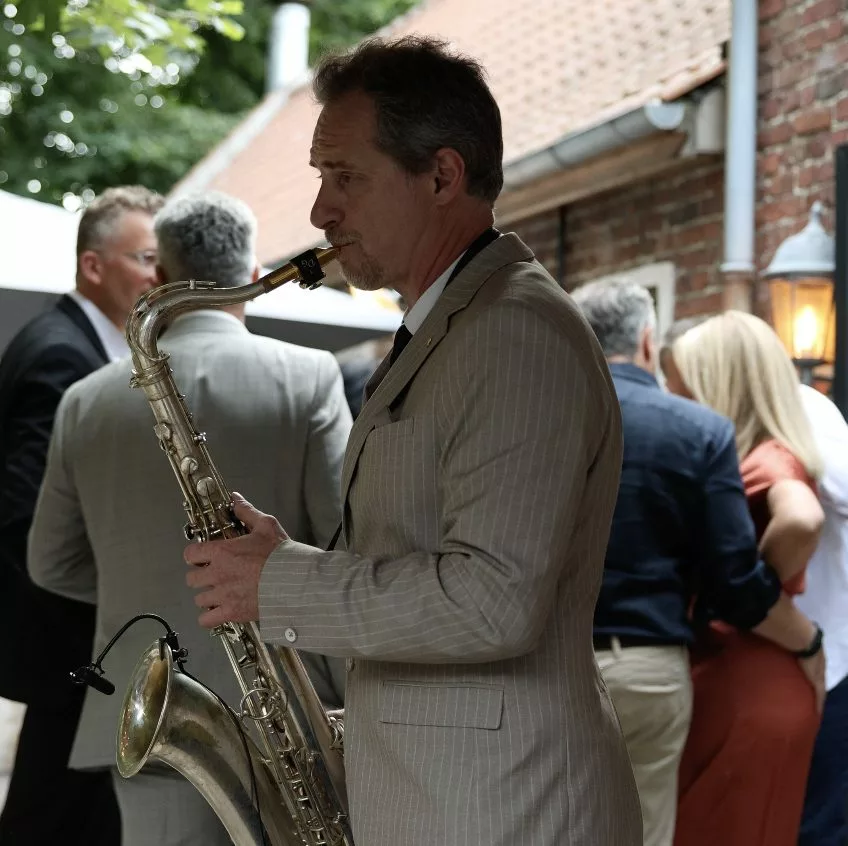 Saxophoniste de Cover7 pendant le vin d'honneur d'un mariage à Pont-à-Marcq